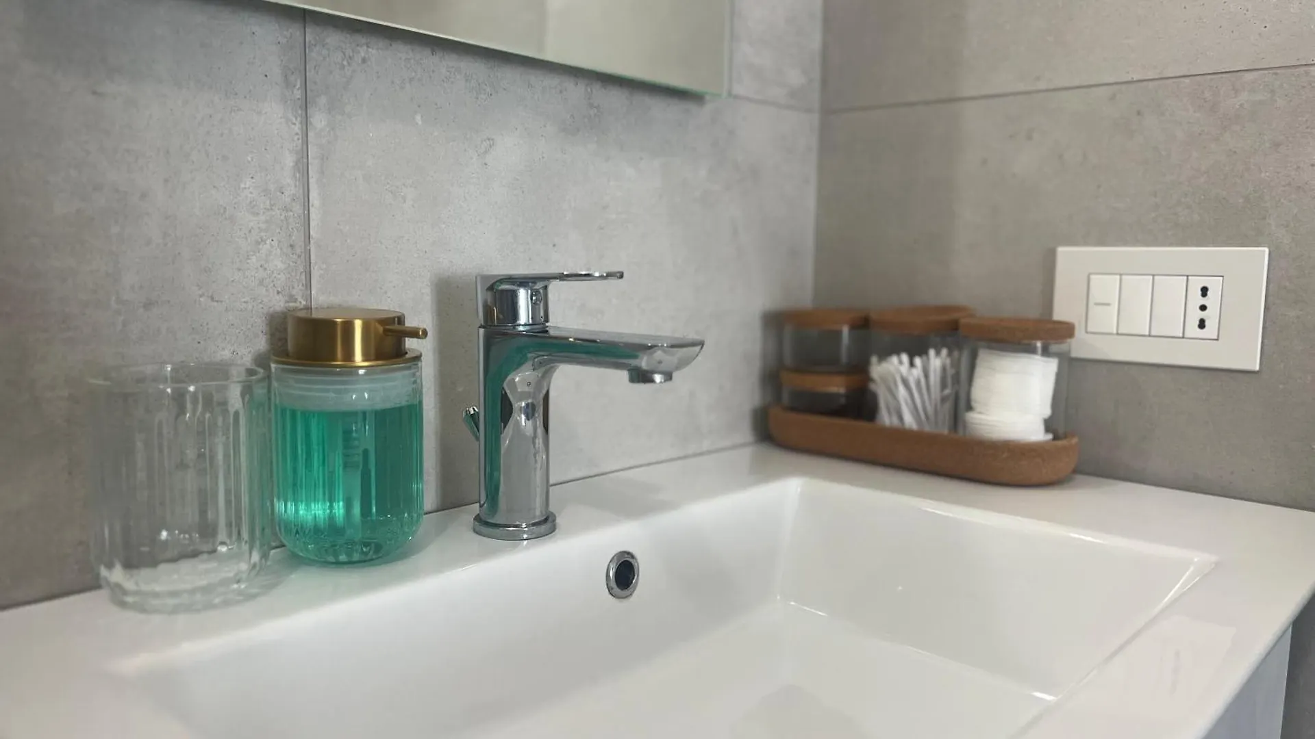 Regina Milano In Melegnano - Wifi, Breakfast Box And Terrace Apartment Italy
